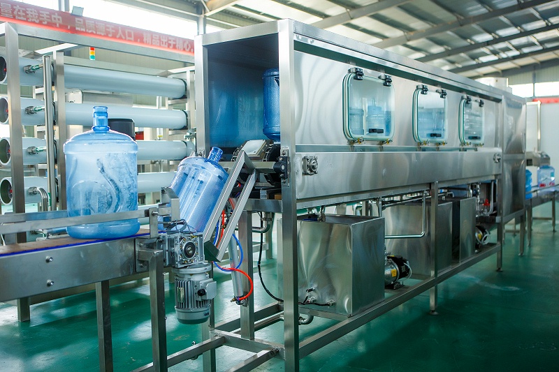 河南桶裝水設備廠家